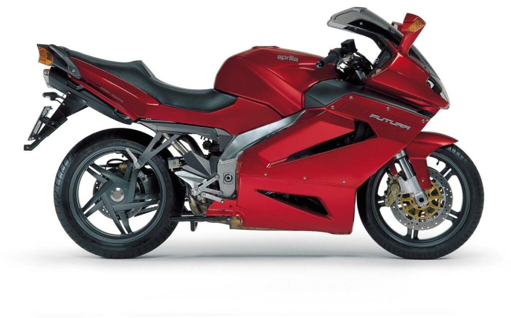 Motos olvidadas (I): los modelos de carretera que has dejado de ver por la calle hace tiempo 19 Aprilia RST 1000 Futura