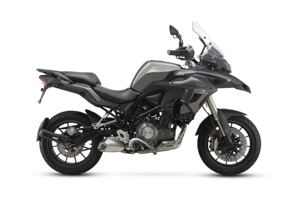 Viene con 5 años de garantía, maletas a mitad de precio y cuesta 5.990 €: la moto trail A2 de Benelli es un chollo en abril 12 Benelli TRK 502