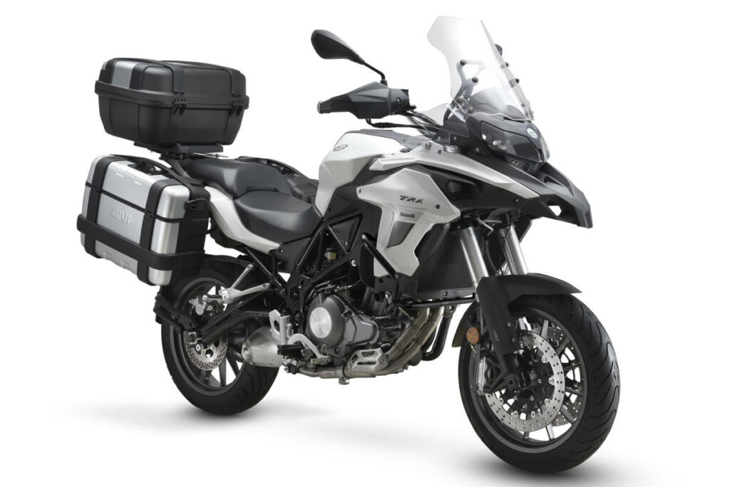 La oferta de la Benelli TRK 502 no solo te regala el baúl 12 Benelli TRK 502