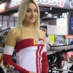 Chicas del Salón EICMA de Milán 2016