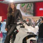 Chicas del Salón EICMA de Milán 2016