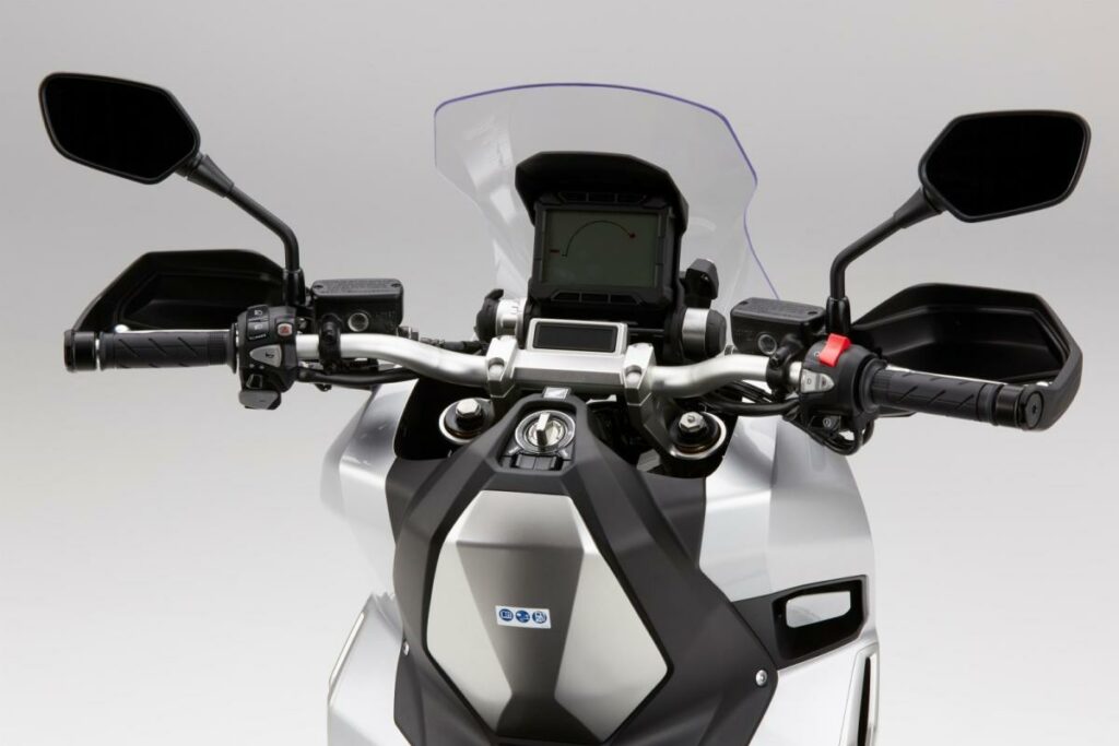 Honda X-ADV: el chollo de tener 2 motos en una, trail y scooter, ahora en las mejores condiciones 9 Honda X-ADV 2022
