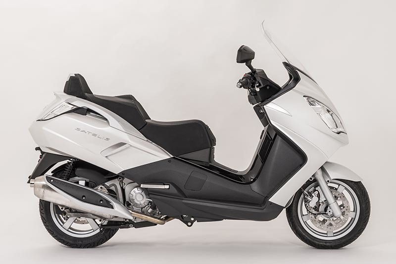 Hasta 2.300 euros de descuento en motos Euro3 18 peugeot satelis 400i 1