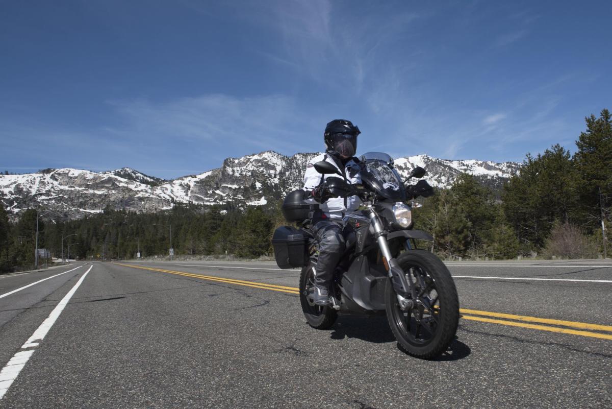 ¿Es obligatorio llevar chaleco reflectante en moto?