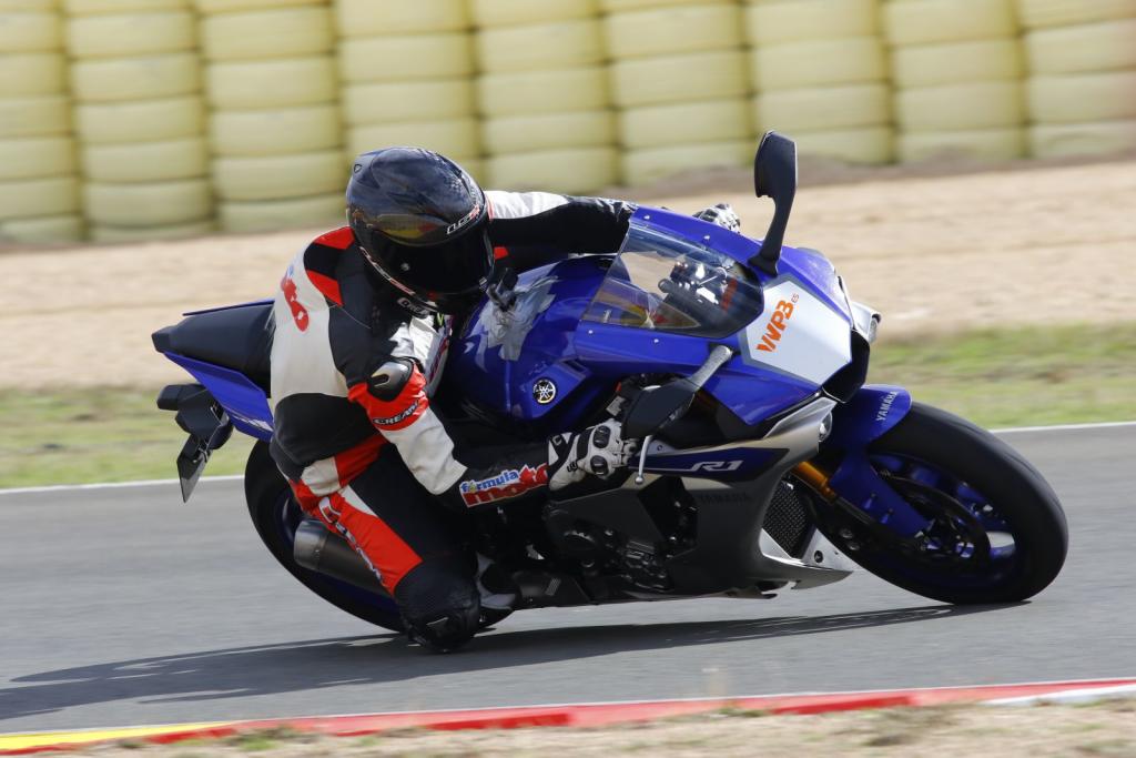 Yamaha YZF-R1 en el circuito de Albacete