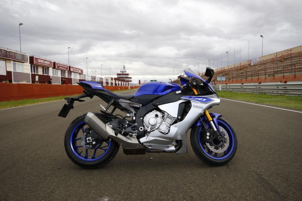 Yamaha YZF-R1 en el circuito de Albacete