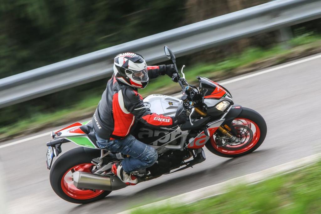 Aprilia Tuono V4