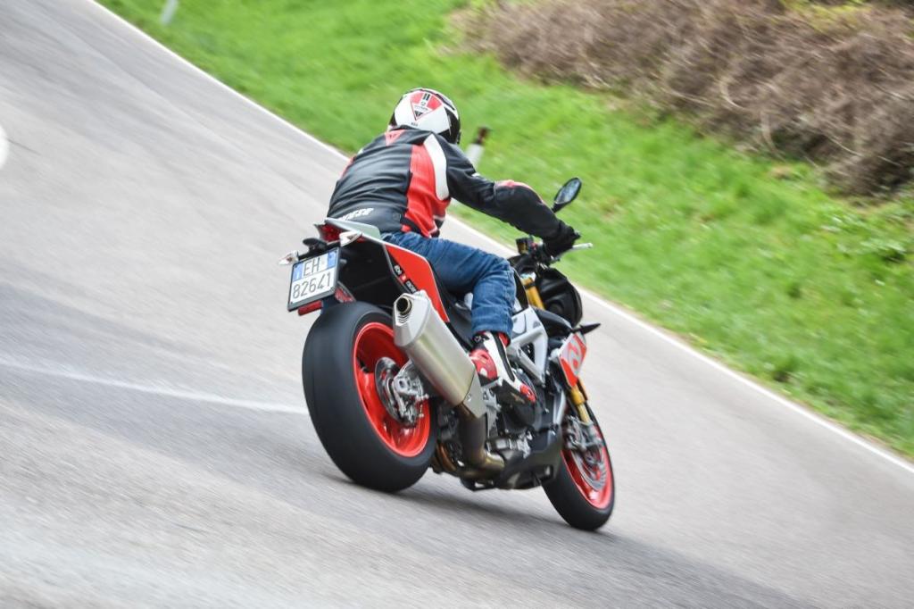 Aprilia Tuono V4