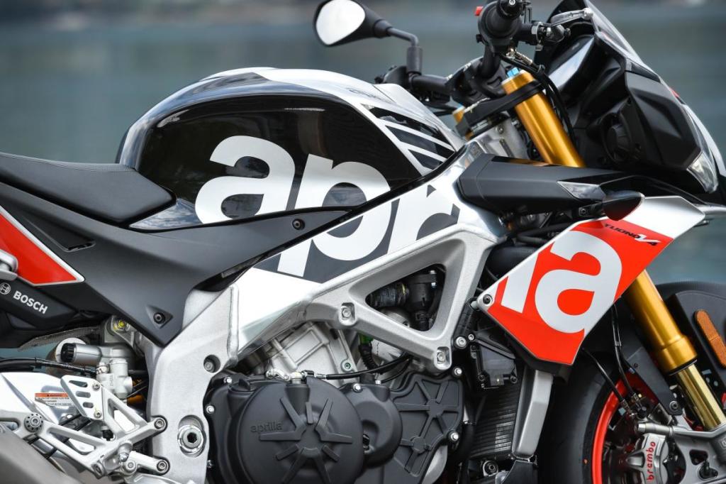 Aprilia Tuono V4