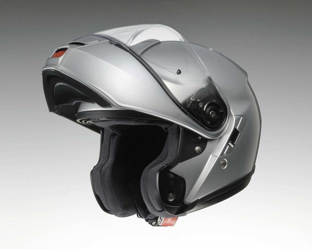 casco de moto modular es legal llevar abierto mientras circulamos?