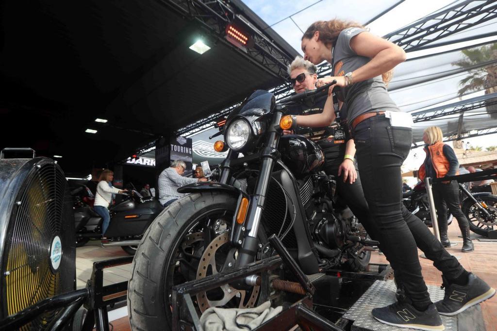 20000 harlistas se reunen en el harley davidson eu hd 90341