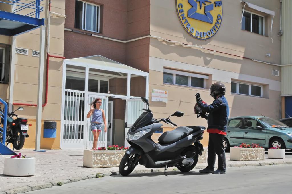 Cuánto ahorrarías en tiempo y dinero moviéndote en scooter: lo analizamos 15 scooter por carretera