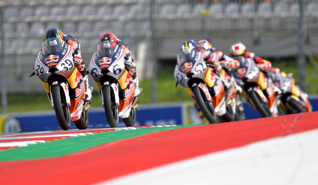 rb motogp rookies cup 02