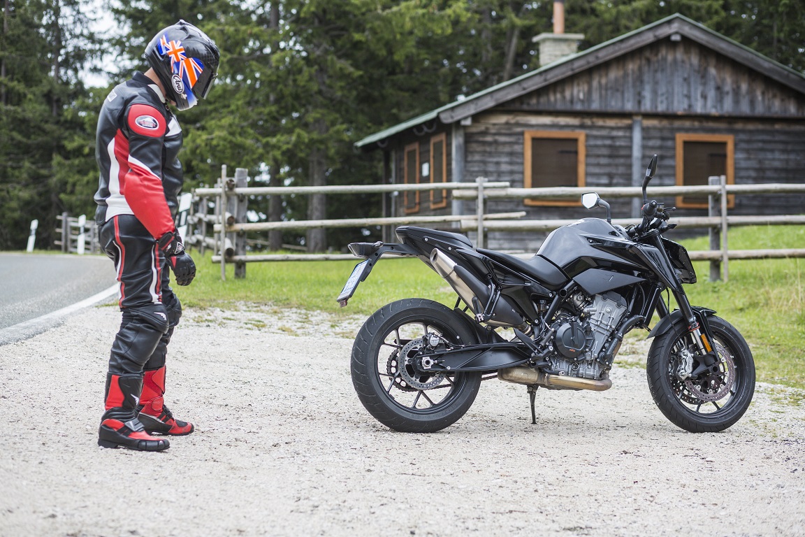 ktm 790 duke 11