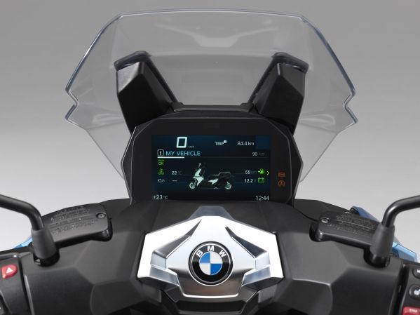 p90281124 lowres bmw c 400 x 11 2017