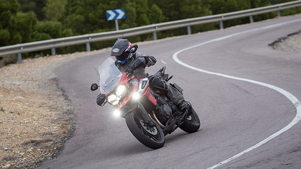 A prueba el buque insignia de los modelos trail de Triumph 14 triumph tiger 1200 12 1
