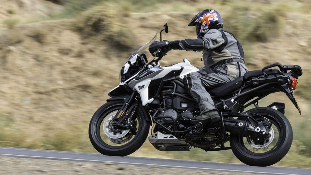 A prueba el buque insignia de los modelos trail de Triumph 15 triumph tiger 1200 15 1