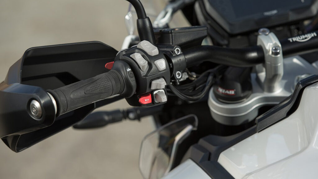 A prueba el buque insignia de los modelos trail de Triumph 16 triumph tiger 1200 8 1