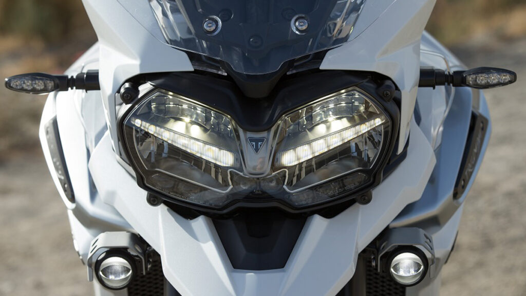 A prueba el buque insignia de los modelos trail de Triumph 12 triumph tiger 1200 9 1