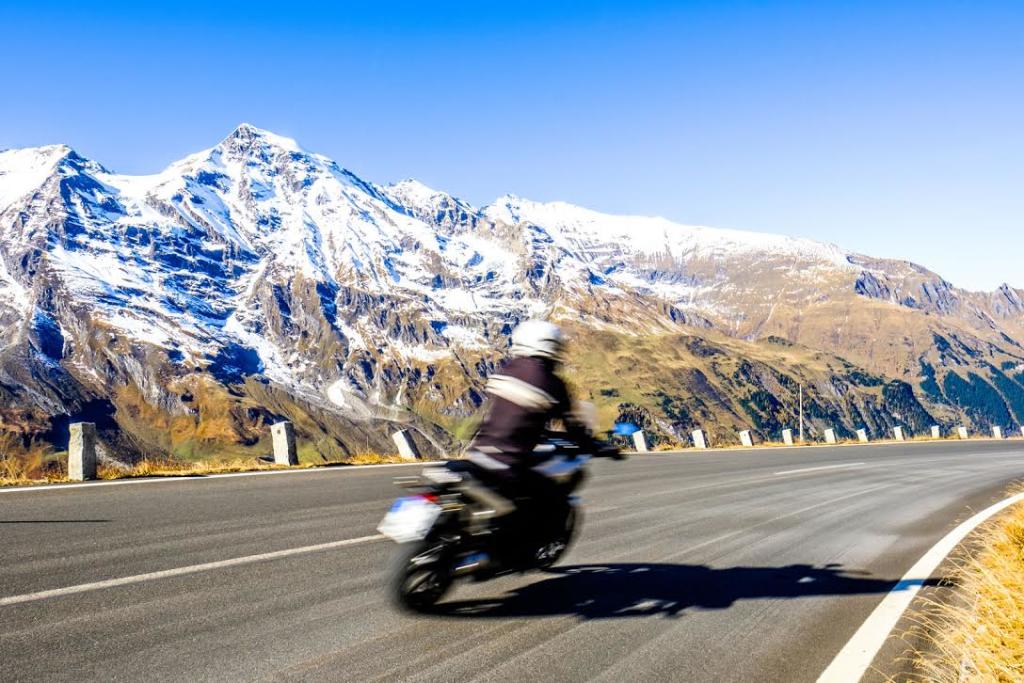 Rodar en moto en invierno: consejos de la mano de los expertos de Bridgestone 2 moto conduccion nieve 1