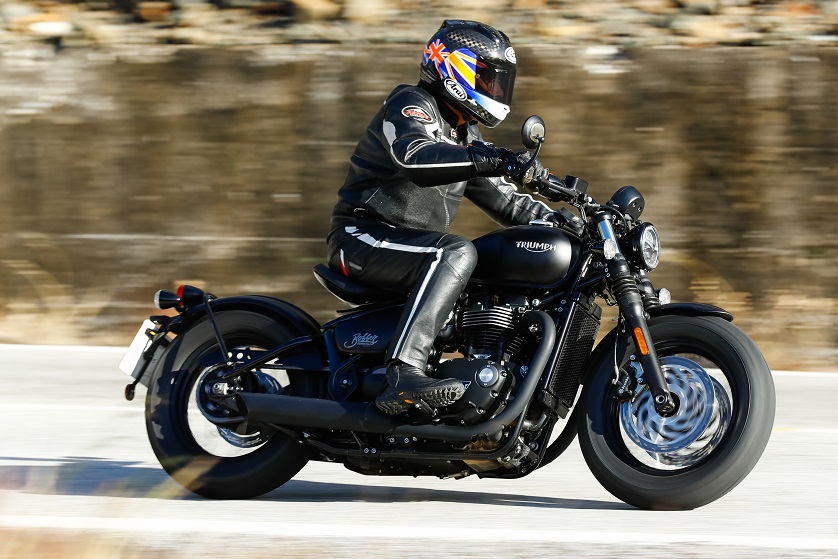 triumph bonneville bobber black 4