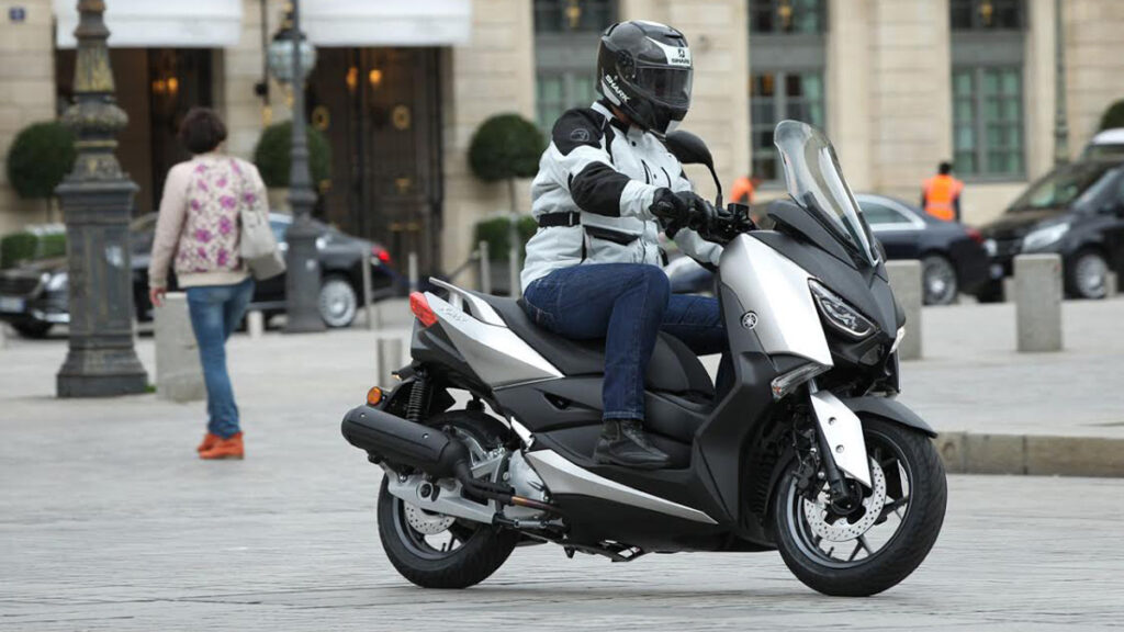 Con qué edad se puede conducir cada tipo de moto 13 Scooter de 125 cc