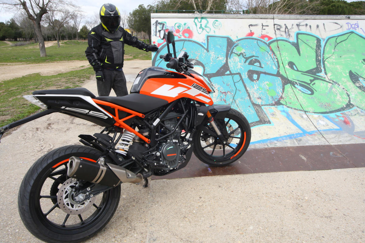 Мотошкола учебный KTM Duke 200