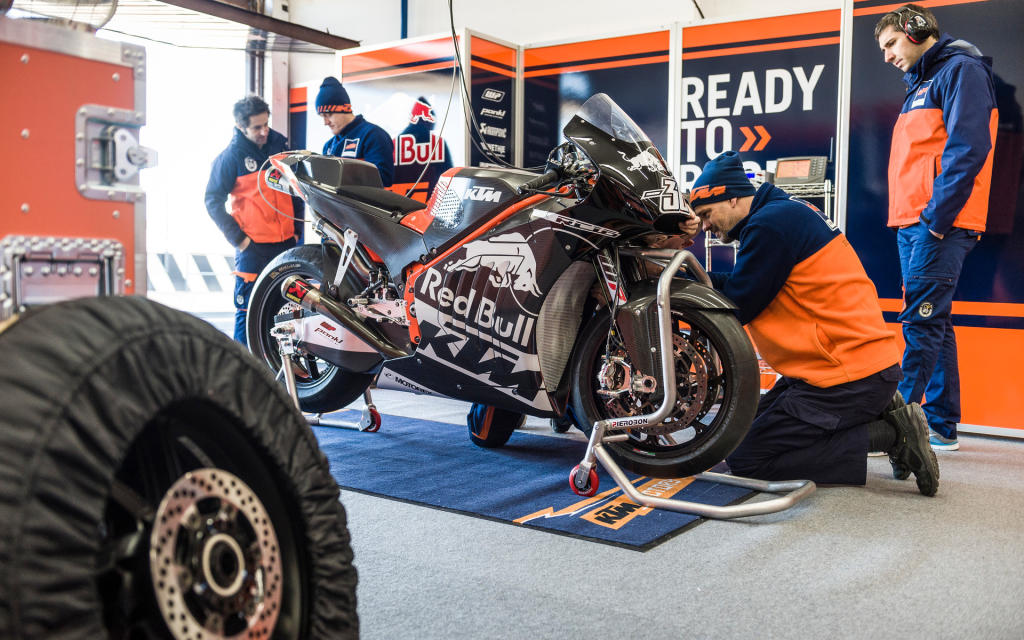 ktm motogp ingenieros