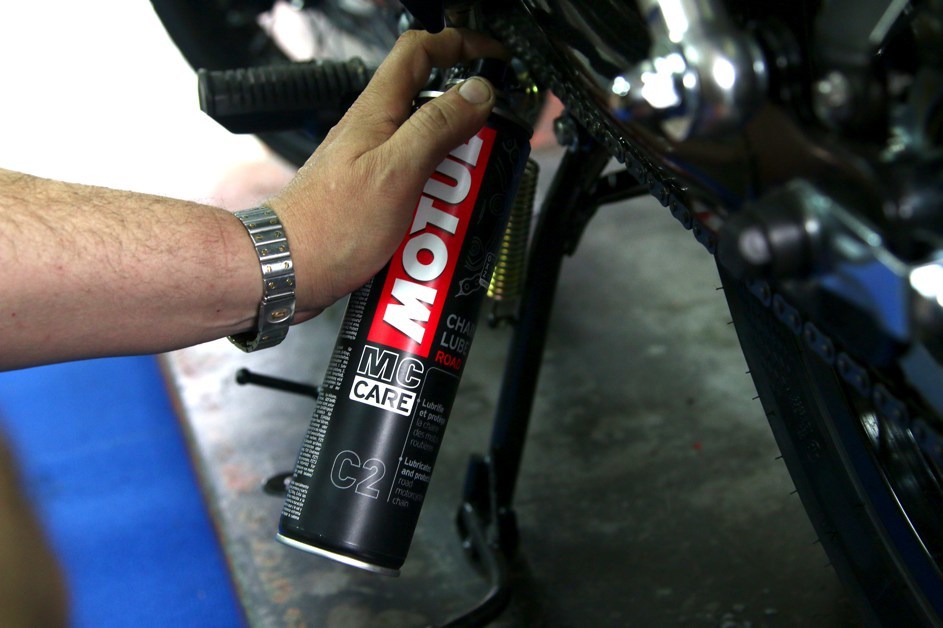 Cómo alargar la vida de la cadena de tu moto 9 img 0247