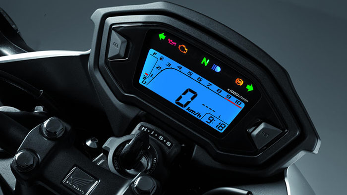 Honda CB500F equipamiento