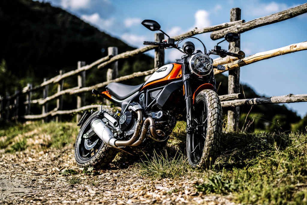 my19 scrambler icon ambience 02 uc67329 high 1