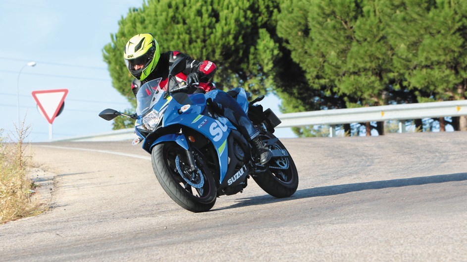 prueba suzuki gsx 250 r 0000