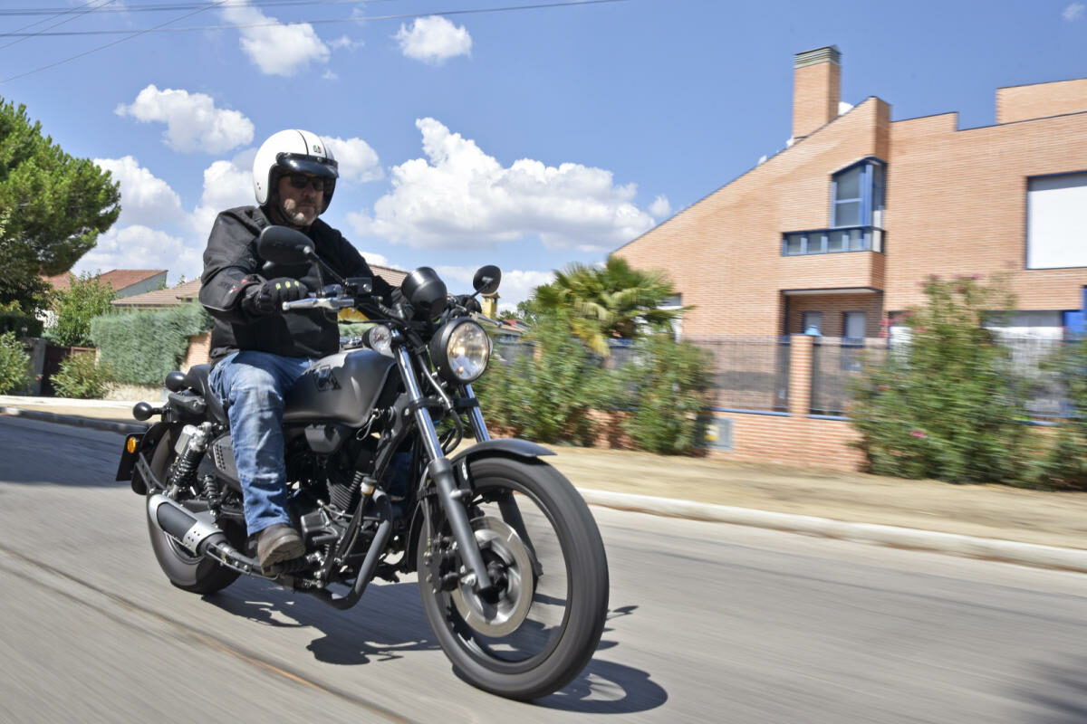 Fotos de la Keeway K-Light 125 1 Es bonita, gasta 2,4 litros y con un precio de 2.490 € euros es un chollo entre las custom para el carnet de coche