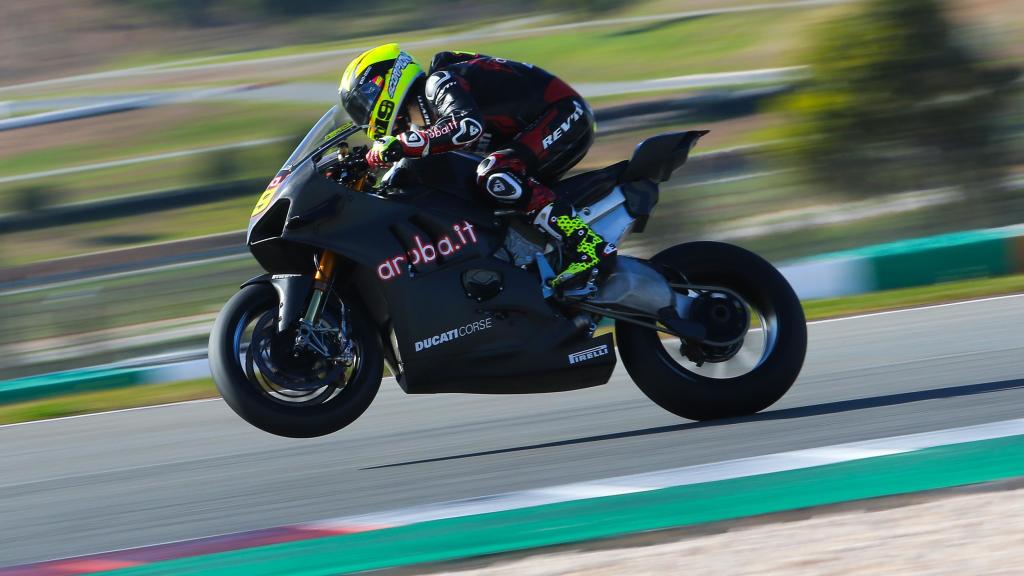 01544 preseason wsbk action 1