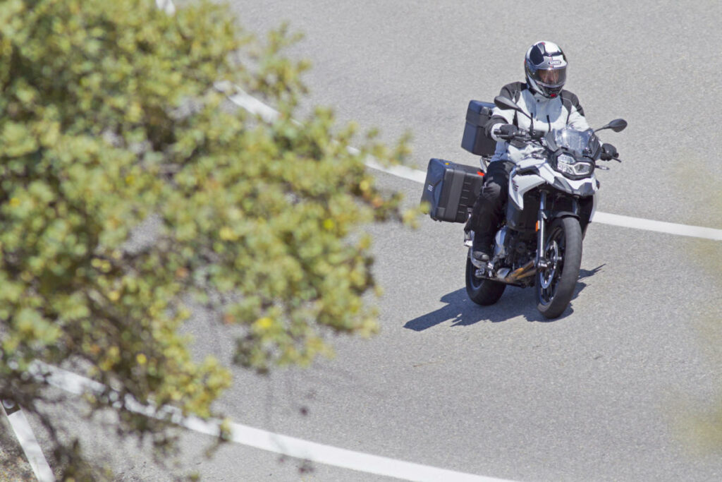 Llévate la BMW F 750 GS sin entrada desde 159 euros y con Connected Ride incluido en el precio 11 BMW F 750 GS, blanco tricolor