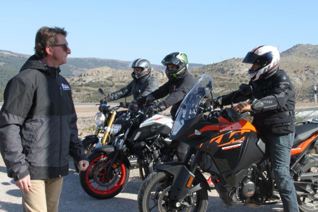 AMDA sobre la moto: “la protagonista de una movilidad sostenible y segura” 11 formacion 80 g