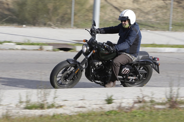 Las 10 motos naked 125 más rápidas 9 hyosung aquila gv 125 s 2