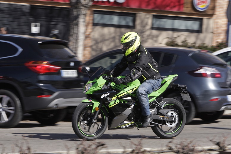 kawasaki ninja 125 4