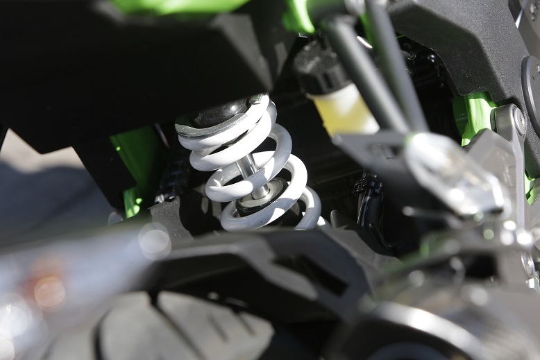 kawasaki ninja 125 6