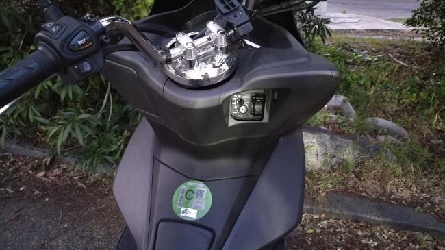 ¿Dónde colocar la pegatina de la DGT en la moto? 8 deposito