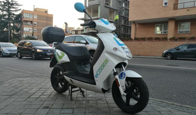 ¿Dónde colocar la pegatina de la DGT en la moto? 2 guardabarros