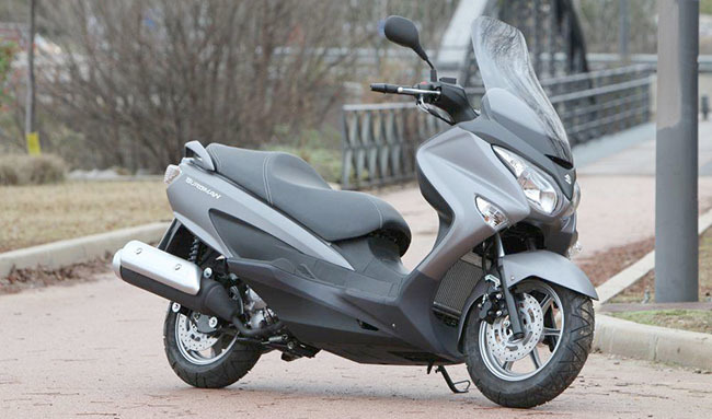 Suzuki Burgman 125: scooter GT en formato compacto - Formulamoto