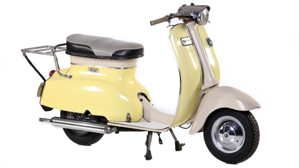 Nunca imaginaste que estas marcas habían fabricado scooters 9 Triumph T10 Tina