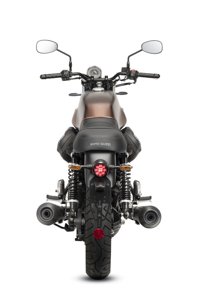 moto guzzi v7 iii night pack 2