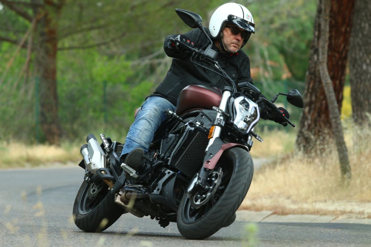 Disfruta de un descuento de 600 euros en la Benelli 502 C, apta para el carnet A2 y con 5 años de garantía 20 Benelli 502 C