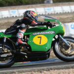 Fotos de Dani Pedrosa pilotando motos clásicas 3 Paton 500 bicilíndrica de 1967