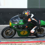 Fotos de Dani Pedrosa pilotando motos clásicas 8 Paton 500 bicilíndrica de 1967