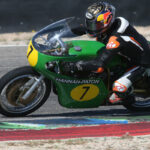 Fotos de Dani Pedrosa pilotando motos clásicas 9 Paton 500 bicilíndrica de 1967