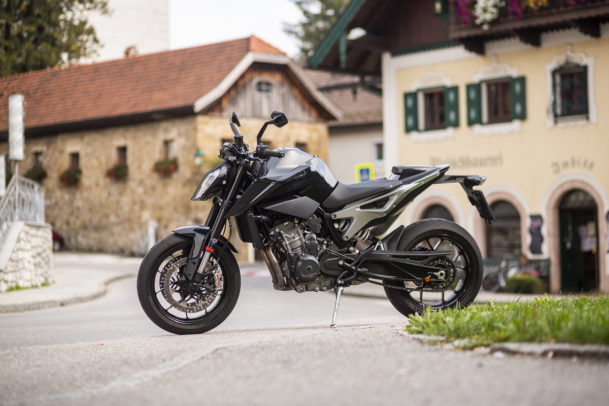 ktm 890 duke r 6