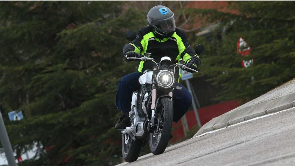 Prueba Super Soco TC Max: Están llegando 13 Super Soco TC Max